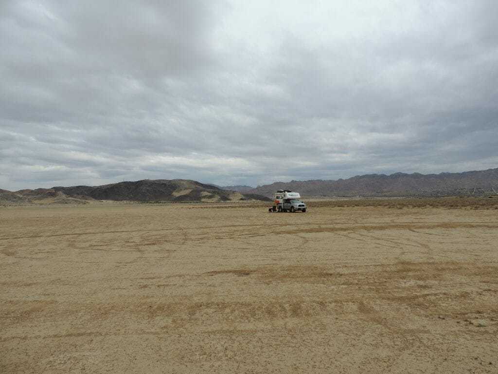 joshua tree rv camping desert