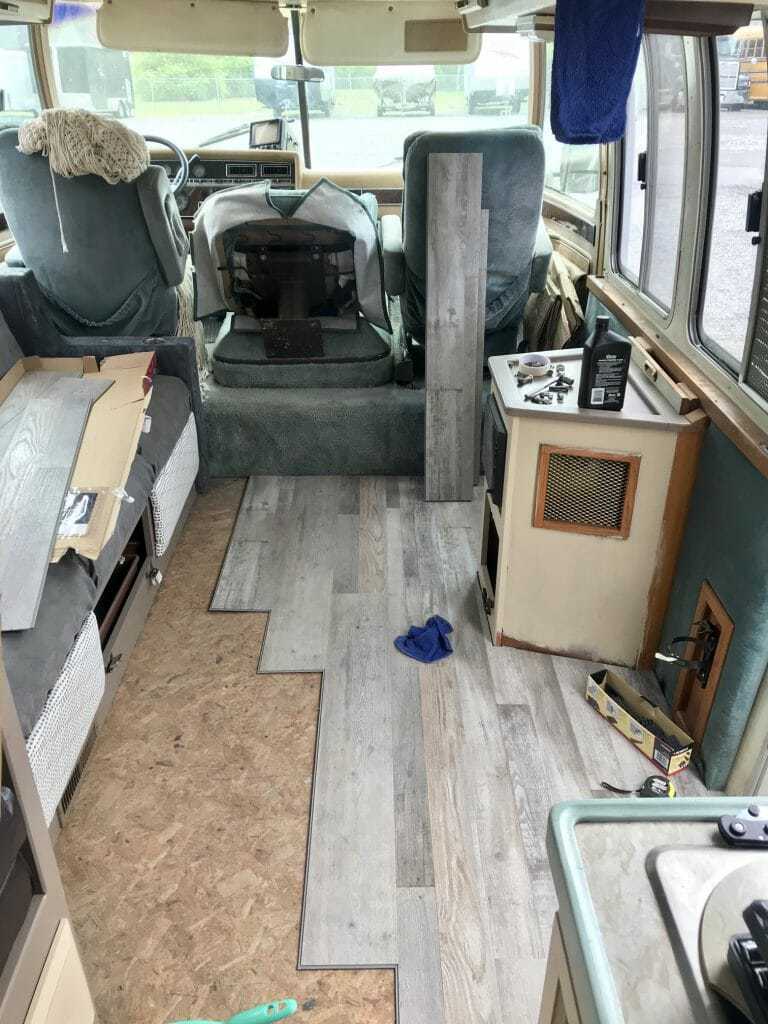 6 Vinyl flooring easy to cut